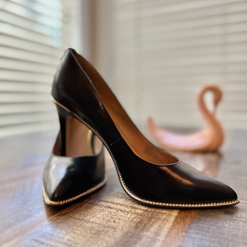 BCBGeneration Black and Gold Pump